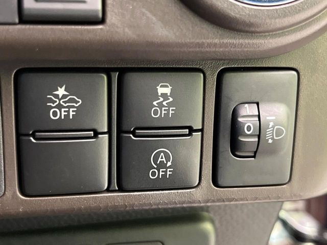 【スマートアシスト】走行中に前方の車両等を認識し、衝突しそうな時は警報とブレーキで衝突回避と被害軽減をアシスト。より安全にドライブをお楽しみいただけます。