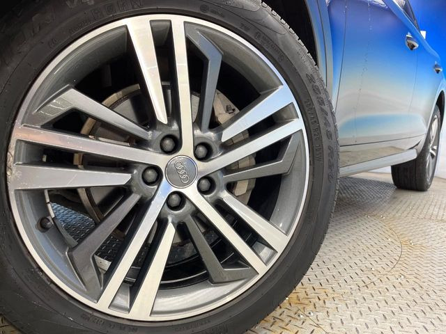 ●純正20インチアルミホイール:輸入車ならではの卓越した走りを支えるホイールと足回りです!日本車の走りに慣れている方にもぜひ体感して頂きたいほど、高いレベルでまとまっています!