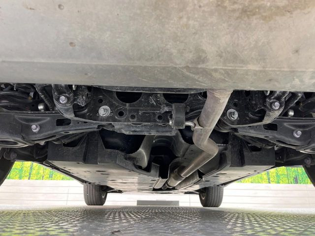 大好評を頂いておりますボディの弾スプラッシュコートも好評受付中。通常のガラスコートと異なる、耐久年数6年の無機質ガラスコーティングが、ボディをキレイな状態に保ってくれます。