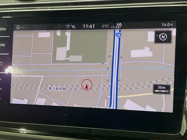 ●純正ナビ:一体感のあるナビは、高級感ある車内を演出してくれます。オーディオ機能も充実しておりますので、運転もより楽しめます♪
