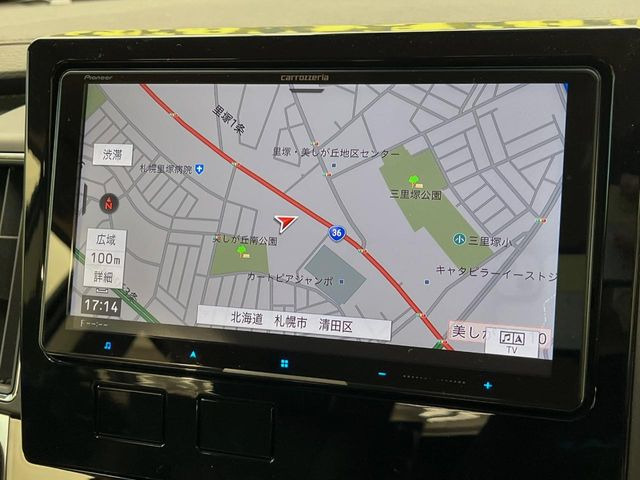 【大画面ナビ】人気の大型9インチナビを装備。存在感のある大画面はインパクト大!ナビ利用時のマップ表示は見やすく、テレビやDVDは臨場感がアップ!いつものドライブがグッと楽しくなります♪