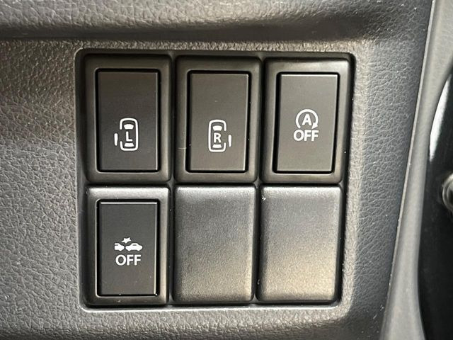 �y�����X���C�h�h�A�z���ԏ�ŗׂ̎ԂƂ̊Ԋu���������ɂ������A�X���C�h�h�A�Ȃ���S!�h�A�I�[�v������������炸�A�J�������L���̂ŏ��~�肪�Ƃ��Ă��ȒP�ł��B�傫�ȉו��̏o���������Ȃ���\��