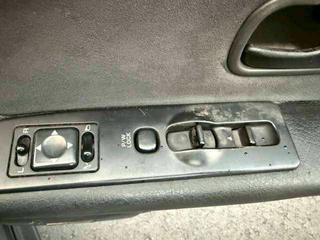 気になるお車がありましたら右の電話番号から直接お店にお問い合わせください。支払方法から車両情報、状態までなんでもご説明させて頂きます。スタッフ一同ご連絡お待ちしております。