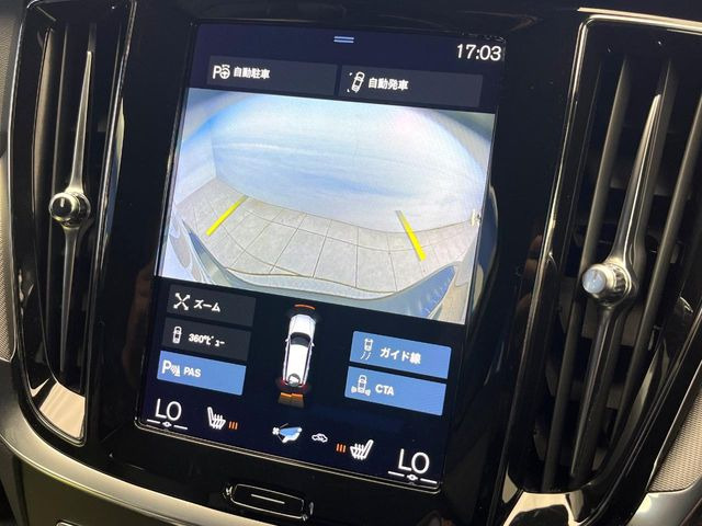 ●パノラミックビューモニター:専用のカメラにより、上から見下ろしたような視点で360度クルマの周囲を確認することができます☆死角部分も確認しやすく、狭い場所での切り返しや駐車もスムーズに行えます。