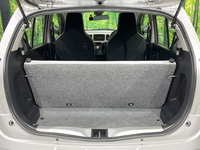 普段のお買い物や通勤、送迎等に十分な荷室スペースを確保しております。セカンドシートを倒すと、大きな荷物の積載も可能です♪