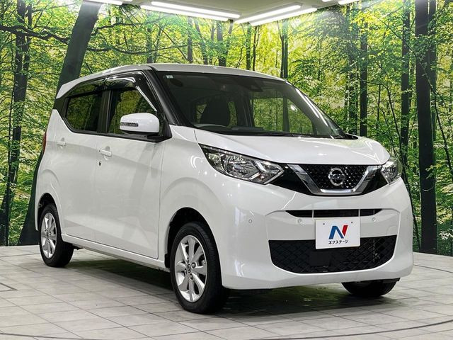 高透明度のガラス皮膜で撥水はもちろん、上質なツヤ・光沢を実現。紫外線や酸性雨から大切な愛車を保護し、色あせ・劣化を防止。「弾スプラッシュコート」、「弾プリミッサコート」からお選びいただけます。