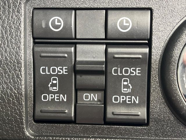 【両側パワースライドドア】スマートキーや運転席のスイッチで後席両側スライドドアの開閉が可能♪電動だから力を入れてドアを開ける必要が無く、小さなお子様でも簡単に開け閉めでき快適です♪