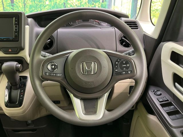 【ステアリングスイッチ】運転中、前方から目線をそらすことなく、オーディオ等の操作が可能な便利機能!安心&快適なドライブを演出してくれます♪