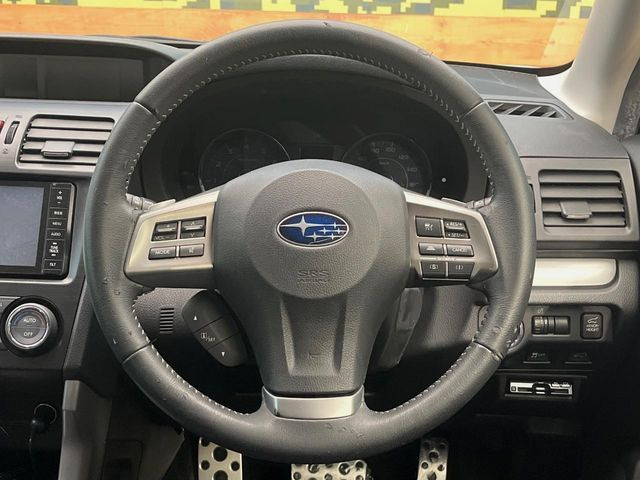 �y�����v�����X�e�A�����O�z�㎿�Ȋv���g�p���邱�ƂŁA��ɂ����������݂ƂĂ��^�]���₷���n���h���ł���