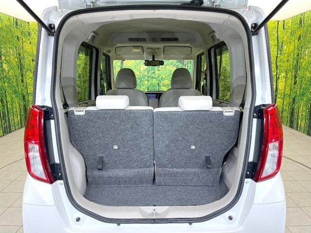 ���i�̂���������ʋ΁A���}���ɏ\���ȉ׎��X�y�[�X���m�ۂ��Ă���܂��B�Z�J���h�V�[�g��|���ƁA�傫�ȉו��̐ύڂ��\�ł���