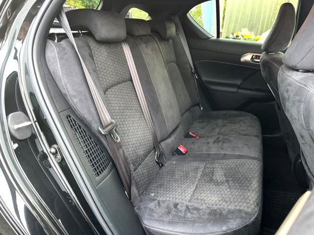 後部座席も気になるようなキズ・汚れやへたり等、大きなダメージはなく、良好な状態です。