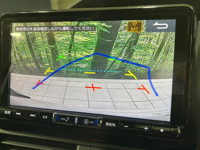 【バックカメラ】駐車時に後方がリアルタイム映像で確認できます。大型商業施設や立体駐車場での駐車時や、夜間のバック時に大活躍!運転スキルに関わらず、今や必須となった装備のひとつです!