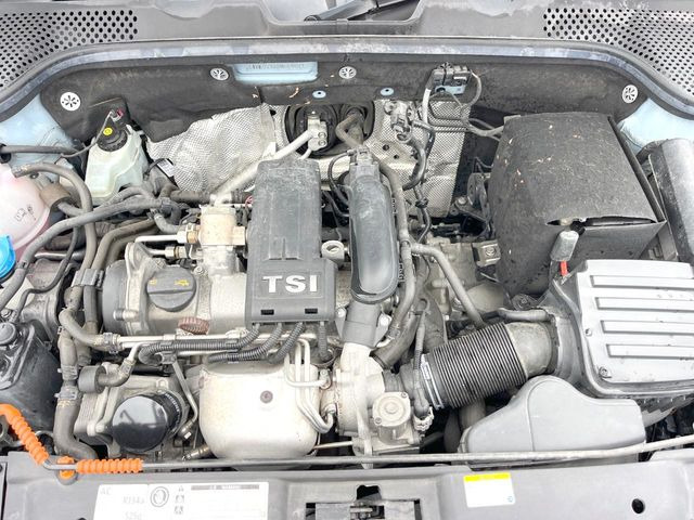 ●当店では、各メーカーの専用診断テスターを導入。国家資格を持つテクニカルスタッフも常駐しておりますので、万が一の際にも安心してご利用いただけます。