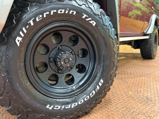 �y15�C���`�A���~�z�C�[���z�O�ςɃ}�b�`�����A���~�z�C�[���𑕒����Ă���܂��B�e��A���~�z�C�[����A�X�^�b�h���X�^�C�����戵�����Ă���܂��B���񂲑��k����������