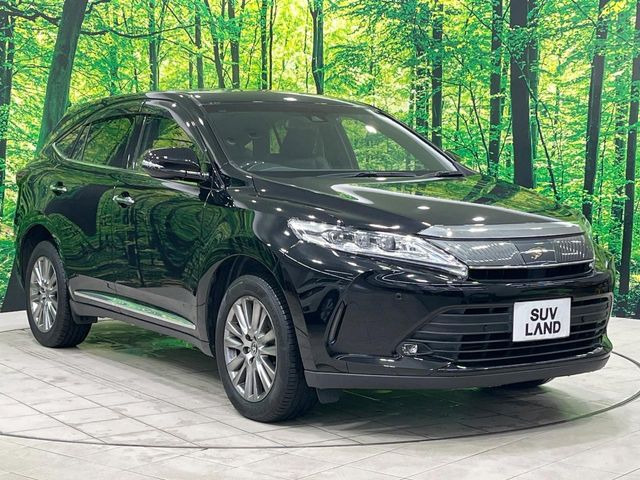 高透明度のガラス皮膜で撥水はもちろん、上質なツヤ・光沢を実現。紫外線や酸性雨から大切な愛車を保護し、色あせ・劣化を防止。「弾スプラッシュコート」、「弾プリミッサコート」からお選びいただけます。