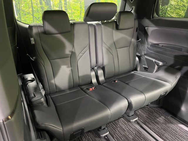 3列目シートはもちろん状態良好☆大人でもゆったりと座って頂けますので、大人数でのお出かけもラクラクです♪ご家族で、気の知れた仲間で、ドライブに行くのが楽しみですね♪
