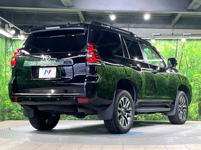 ☆全国のネクステージからお取り寄せが可能※!遠方の店舗に展示してあるクルマが気になる場合も、最寄りの店舗でご覧いただくことが可能です!是非私たちに要望をお聞かせください!※別途費用