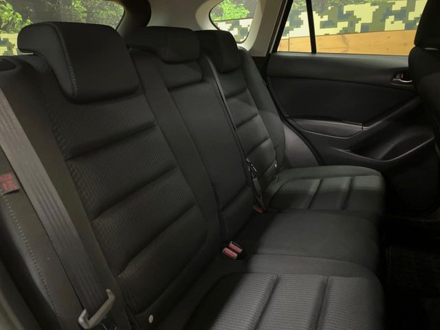 後部座席も気になるようなキズ・汚れやへたり等、大きなダメージはなく、良好な状態です。