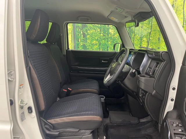 運転席シート廻りは使用感も少なく、良好な状態となっています。丁寧に使われていたことがよくわかりますね。