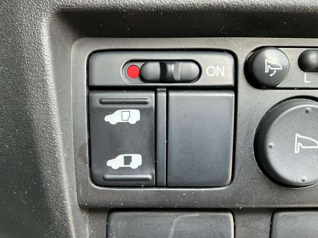 �y�d���X���C�h�h�A�z�h�A�̊J�������^�b�`�ōs�����Ƃ��ł��܂����֗��ȋ@�\�̈�ł��ˁ�