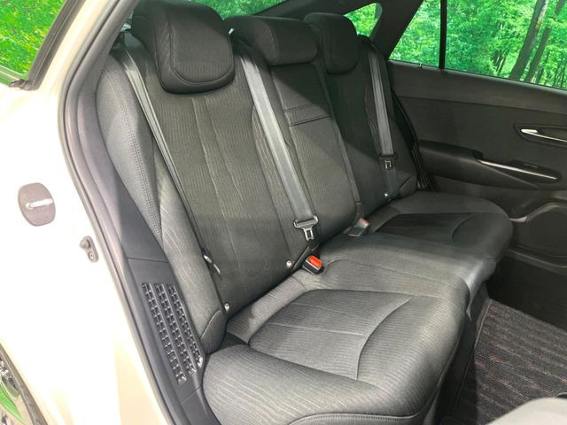 後部座席も気になるようなキズ・汚れやへたり等、大きなダメージはなく、良好な状態です。