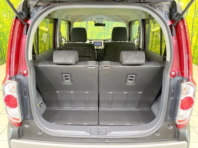 積み下ろしのしやすいデッキにはたっぷりと荷物を積み込んでいただけます。遊びから仕事まで、様々なシーンで頼れます♪