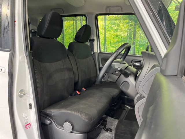 運転席シート廻りは使用感も少なく、良好な状態となっています。丁寧に使われていたことがよくわかりますね。