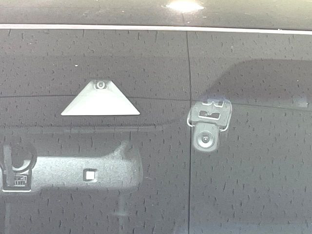 �y�z���_�Z���V���O�z���s���ɑO���̎ԗ�����F�����A�Փ˂������Ȏ��͌x��ƃu���[�L�ŏՓˉ���Ɣ�Q�y�����A�V�X�g�B�����S�Ƀh���C�u�����y���݂��������܂��B