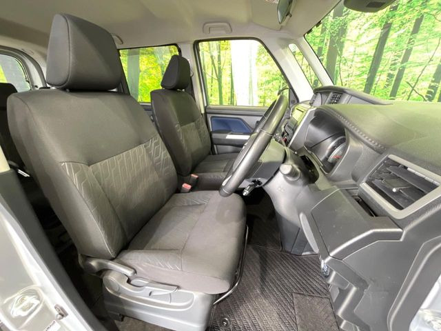 運転席シート廻りは使用感も少なく、良好な状態となっています。丁寧に使われていたことがよくわかりますね。