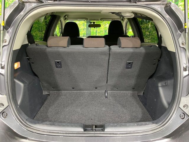 ���i�̂���������ʋ΁A���}���ɏ\���ȉ׎��X�y�[�X���m�ۂ��Ă���܂��B�Z�J���h�V�[�g��|���ƁA�傫�ȉו��̐ύڂ��\�ł���