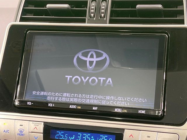 【純正ナビ】人気の純正ナビを装備しております。ナビの使いやすさはもちろん、オーディオ機能も充実!キャンプや旅行はもちろん、通勤や買い物など普段のドライブも楽しくなるはず♪