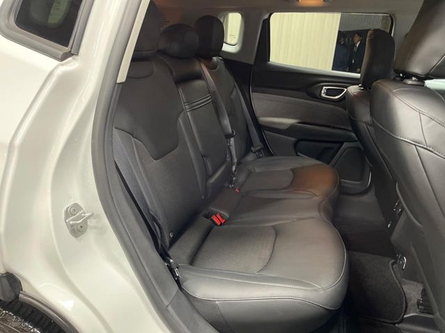 ●シートの使用感:破れ・へたりも少なく、ご覧の通りきれいな状態を維持しております。また、室内クリーニング・コーティングもご用命いただけます。