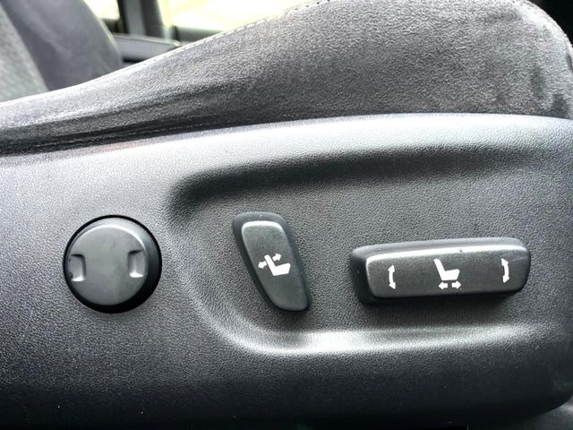 【パワーシート】スイッチ一つで簡単にシートの微調整が可能!電動だから力もいりません!快適なシートポジションにセットして、快適なドライブをお楽しみください。