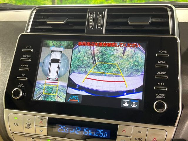 【パノラミックビューモニター】専用のカメラにより、上から見下ろしたような視点で360度クルマの周囲を確認することができます☆死角部分も確認しやすく、狭い場所での切り返しや駐車もスムーズに行えます。