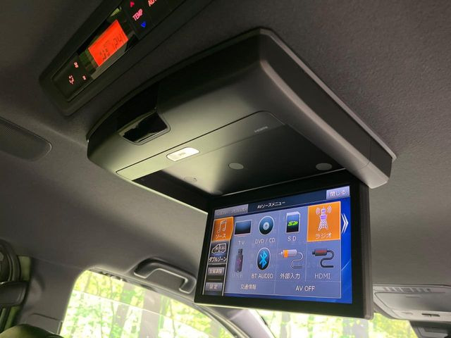 【フリップダウンモニター】大画面モニターで後席でもエンタメをお楽しみいただけます。小さなお子様にも大人気の装備です♪
