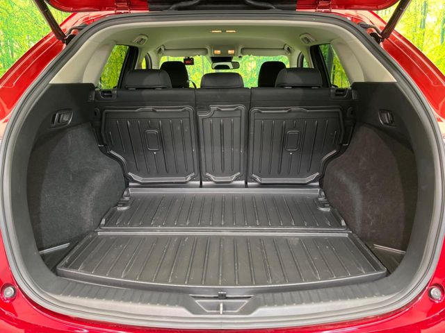 ���i�̂���������ʋ΁A���}���ɏ\���ȉ׎��X�y�[�X���m�ۂ��Ă���܂��B�Z�J���h�V�[�g��|���ƁA�傫�ȉו��̐ύڂ��\�ł���