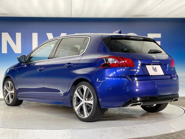 ●無料付帯の保証の他、安心の最長3年・走行無制限保証(有償)をご用意。輸入車を安心してお楽しみいただける様、保証内容も充実はもちろん、無料点検&オイル交換やロードサービスも付帯しております。