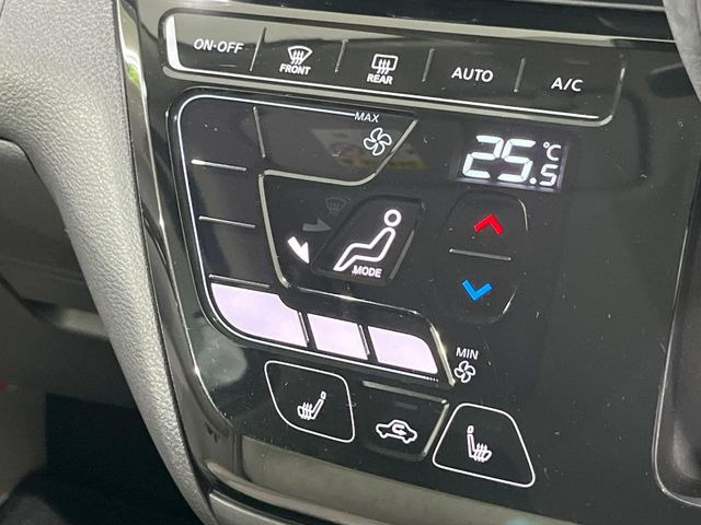 【オートエアコン】一度お好みの温度に設定すれば、車内の温度を検知し風量や温度を自動で調整。暑い…寒い…と何度もスイッチ操作をする必要はありません。快適な車内空間には必須の機能ですね♪