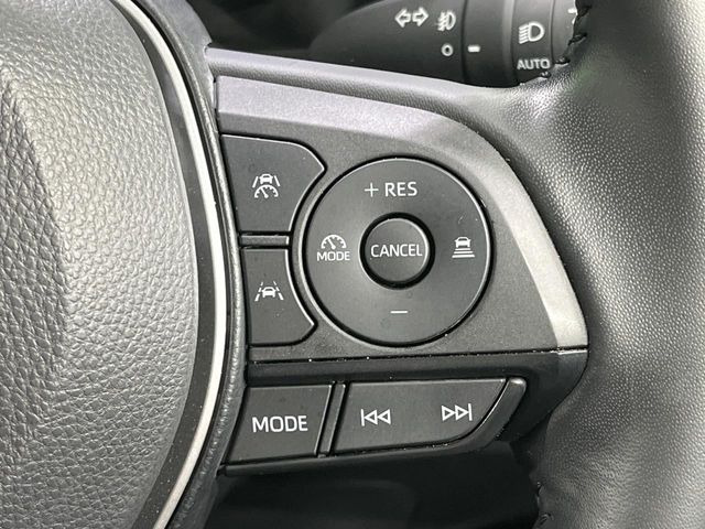 【レーダークルーズコントロール】高速道路での長距離走行が楽に!!自動で速度を保つクルーズコントロールが、衝突軽減システムと連携し、前方の車両を感知して車間を保つように速度調節してくれます!!