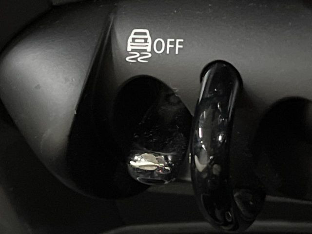 ●横滑り防止装置:トラクションコントロールを介してカーブ走行時などで車両の制御を行ってくれます。