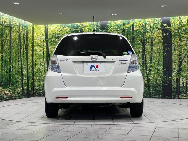 安心の最長10年・走行無制限保証(有償)をご用意。保証内容も充実はもちろん、無料点検&オイル交換や、年中無休の全国・24時間ロードサービスも付帯されておりますのでご安心下さい。