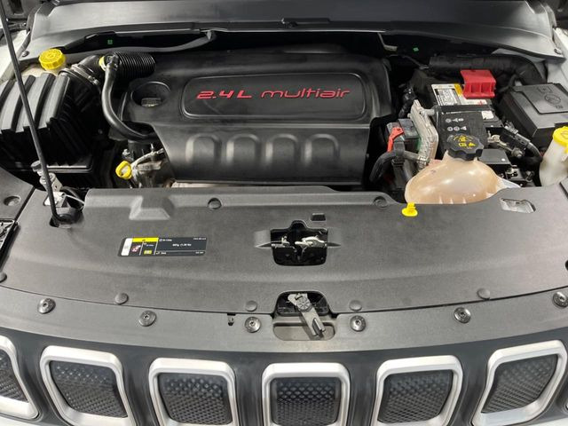 ●当店では、各メーカーの専用診断テスターを導入。国家資格を持つテクニカルスタッフも常駐しておりますので、万が一の際にも安心してご利用いただけます。