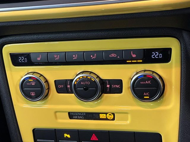 ●デュアルオートエアコン:運転席・助手席それぞれで温度設定が可能な独立式オートエアコンを標準装備しております!