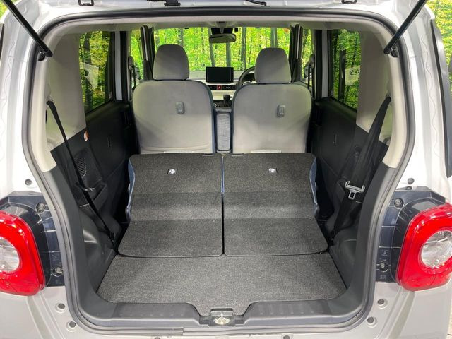 後席を格納すると、これだけの広さが!シーンに合わせたシートアレンジで、大きな荷物も積むことが出来ます♪