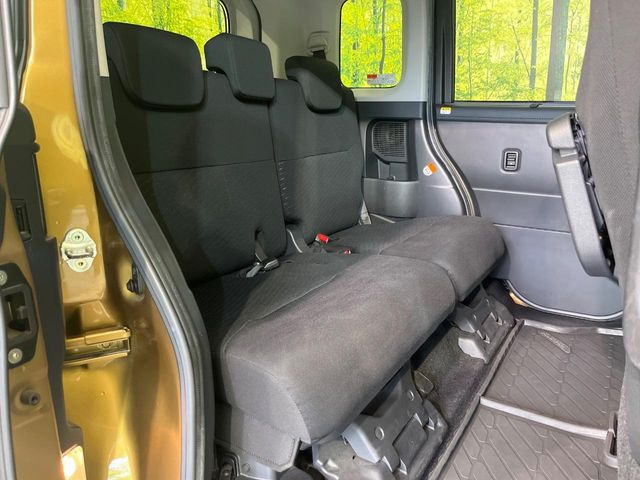 後部座席も気になるようなキズ・汚れやへたり等、大きなダメージはなく、良好な状態です。