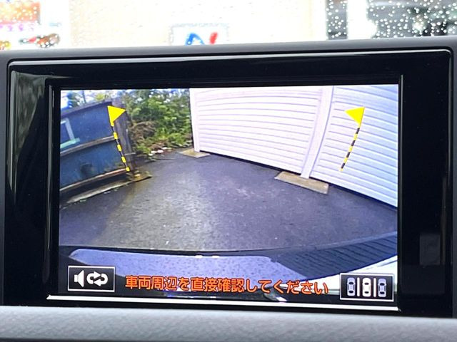 【バックカメラ】駐車時に後方がリアルタイム映像で確認できます。大型商業施設や立体駐車場での駐車時や、夜間のバック時に大活躍!運転スキルに関わらず、今や必須となった装備のひとつです!