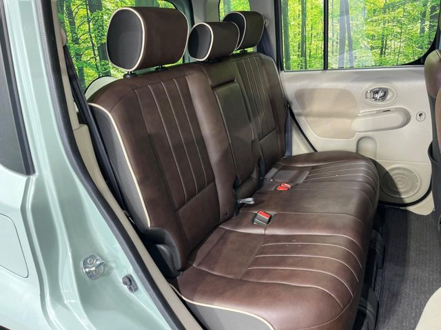 後部座席も気になるようなキズ・汚れやへたり等、大きなダメージはなく、良好な状態です。