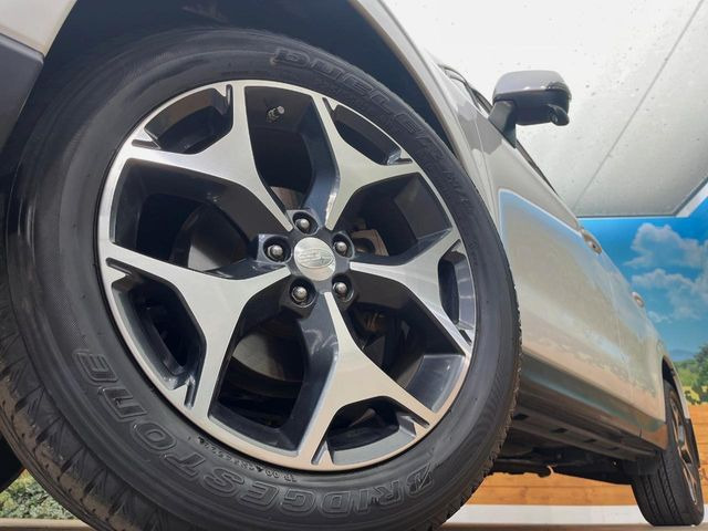 �y����18�C���`�A���~�z�C�[���z�O�ςɃ}�b�`���������A���~�z�C�[���𑕒����Ă���܂��B�e��ЊO�A���~�z�C�[����A�X�^�b�h���X�^�C�����戵�����Ă���܂��B���񂲑��k����������