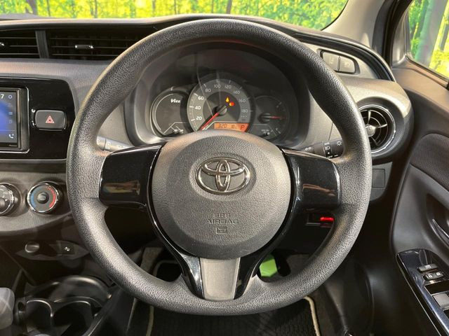 インテリアに合わせたデザインのステアリングは、運転される方のことも考え、運転しやすい形状、大きさです。是非一度、実際に触ってお確かめください。