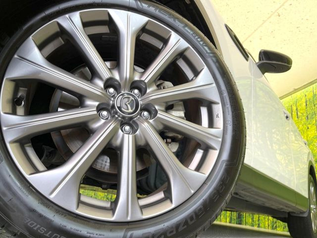 �y�����A���~�z�C�[���z�O�ςɃ}�b�`���������A���~�z�C�[���𑕒����Ă���܂��B�e��ЊO�A���~�z�C�[����A�X�^�b�h���X�^�C�����戵�����Ă���܂��B���񂲑��k����������